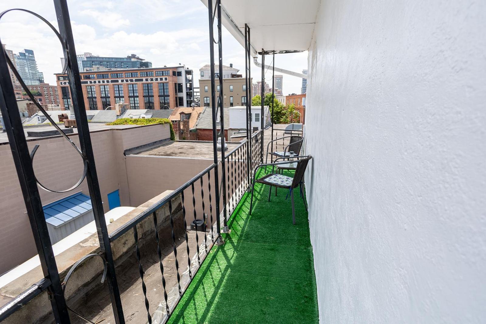 Cozy Haven At The Footsteps Of Harbor East Apartment