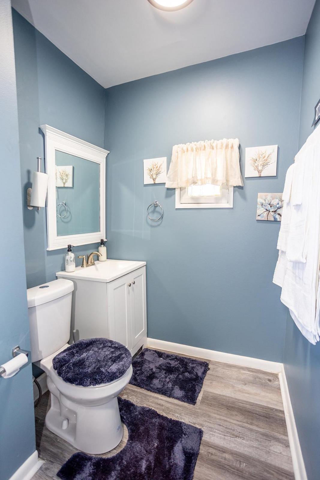 Cozy Haven At The Footsteps Of Harbor East Baltimore