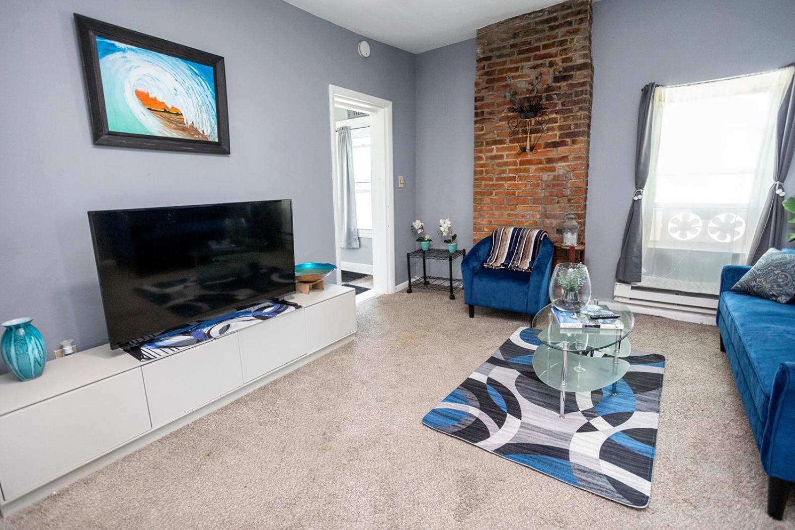 Cozy Haven At The Footsteps Of Harbor East Apartment