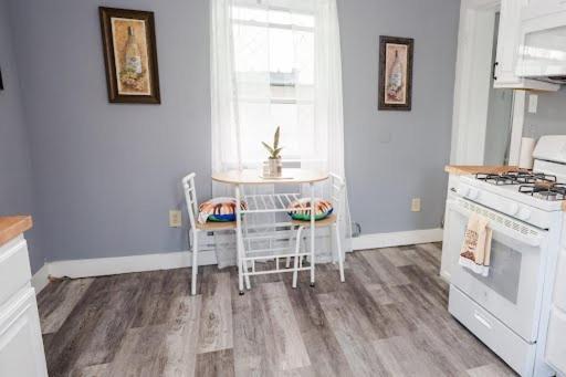 Cozy Haven At The Footsteps Of Harbor East Baltimore
